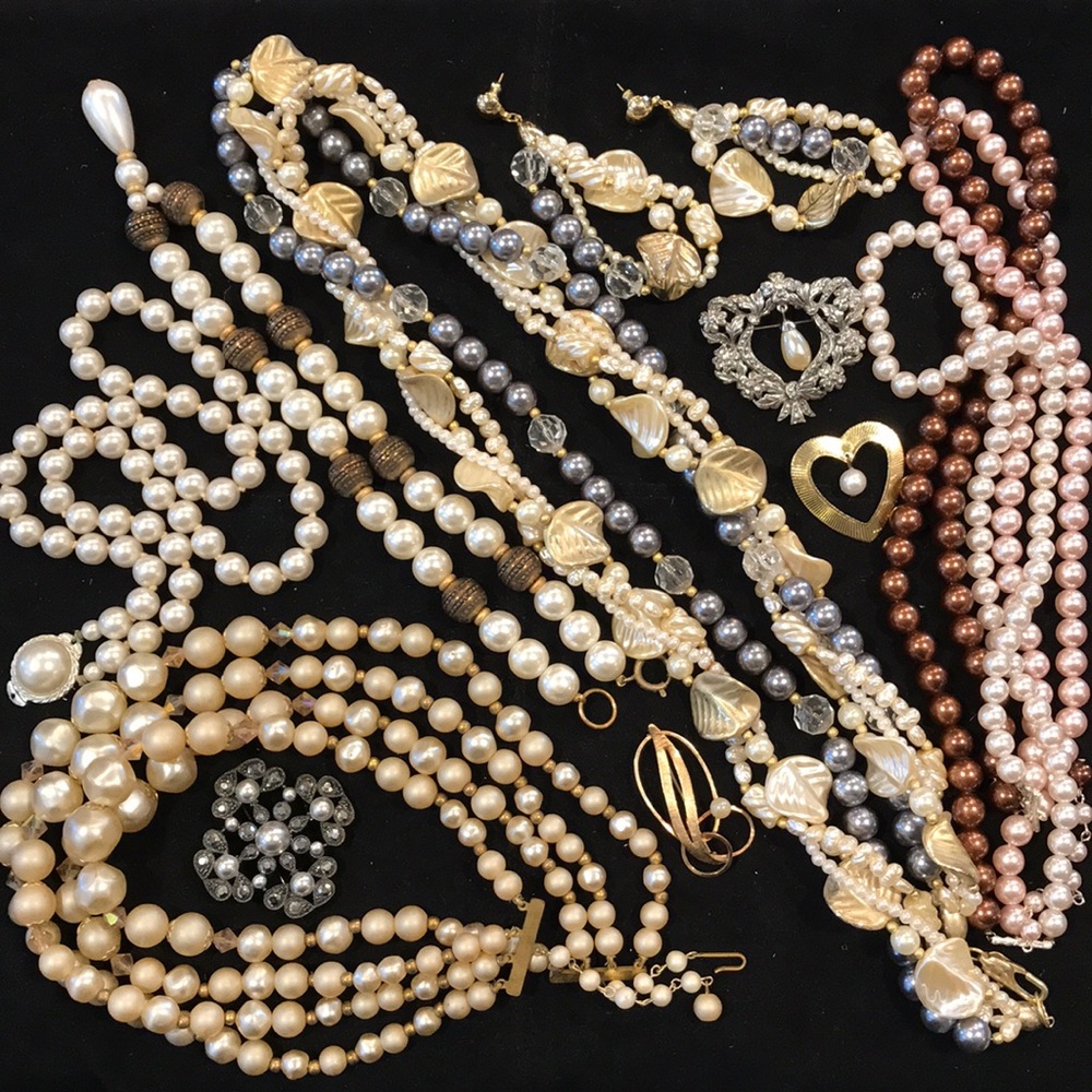 Bulk lot of vintage costume jewelry- wholesale